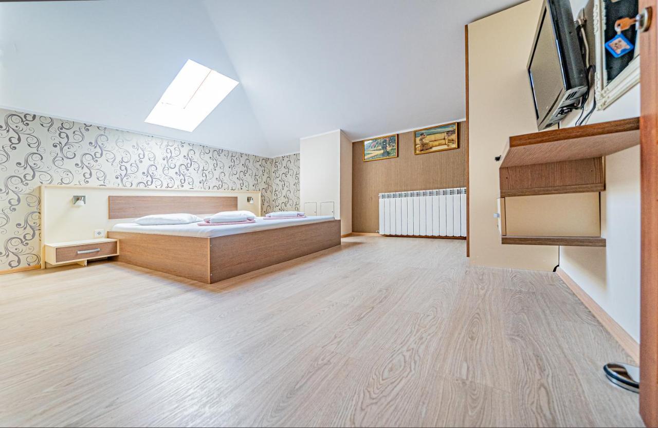Pension Onix Vienna Airport Hotel Maria Ellend Ngoại thất bức ảnh