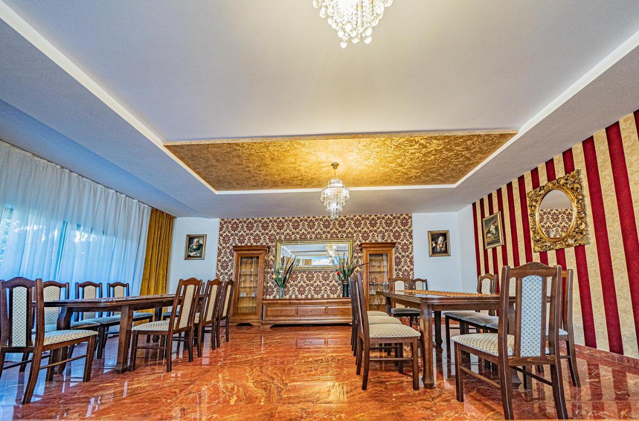 Pension Onix Vienna Airport Hotel Maria Ellend Ngoại thất bức ảnh