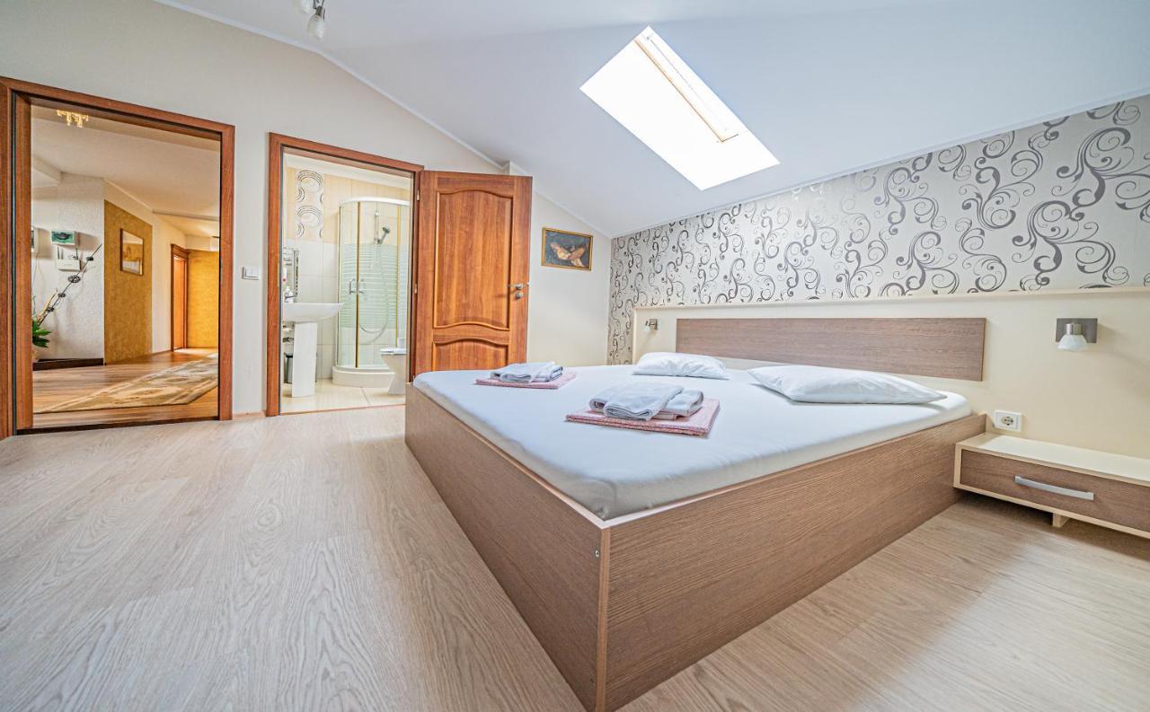 Pension Onix Vienna Airport Hotel Maria Ellend Ngoại thất bức ảnh