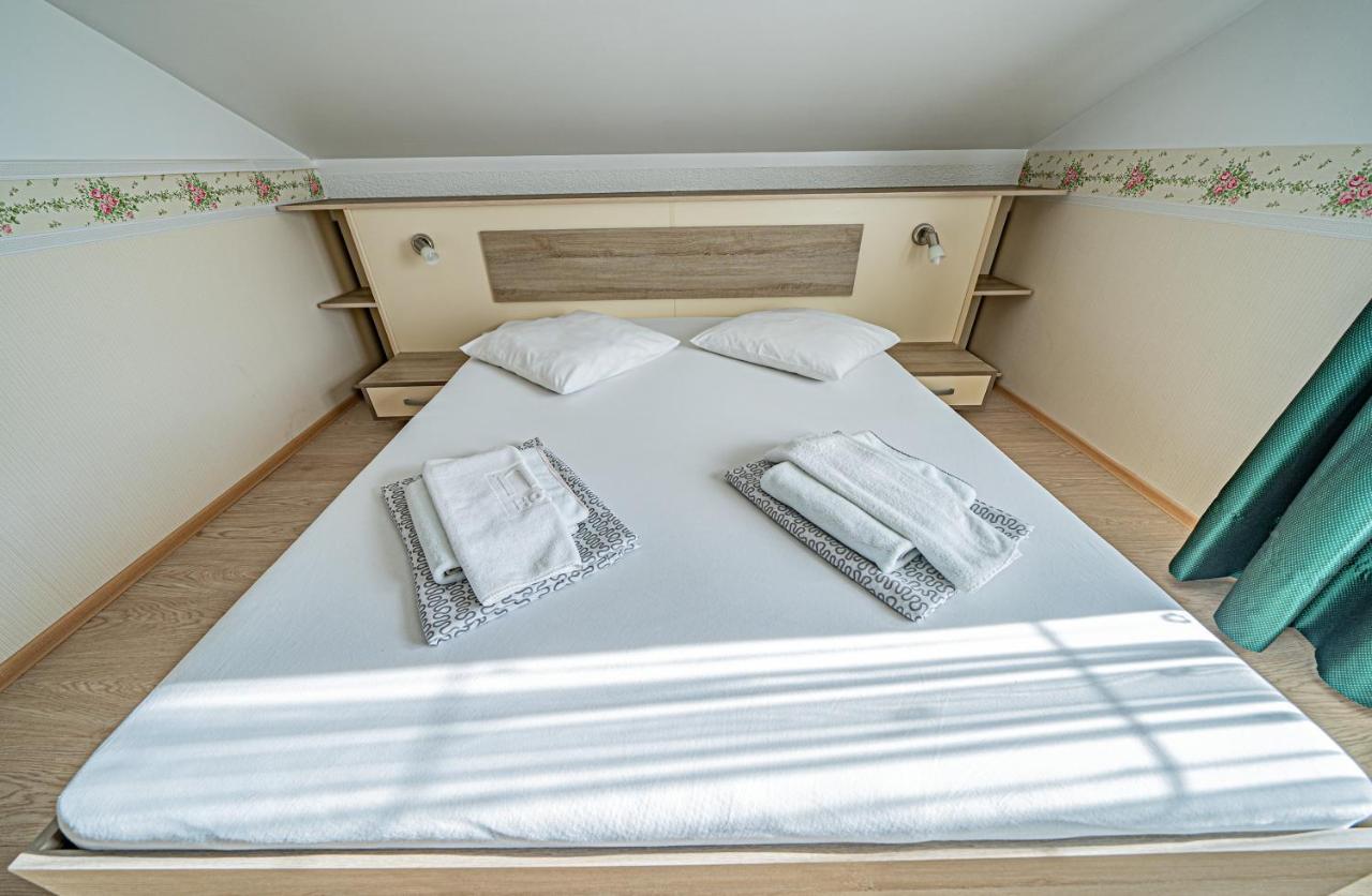 Pension Onix Vienna Airport Hotel Maria Ellend Ngoại thất bức ảnh